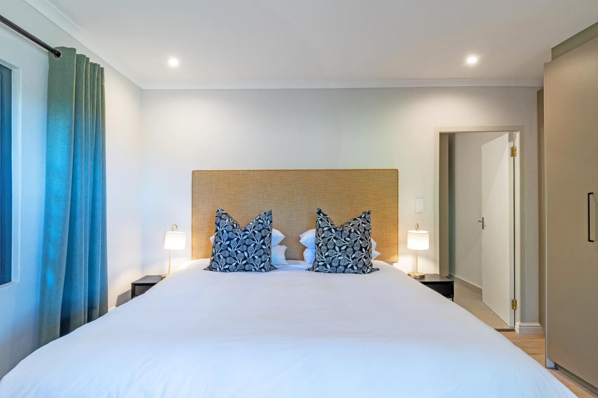 Mont Angelis Aparthotel Стеленбош Екстериор снимка